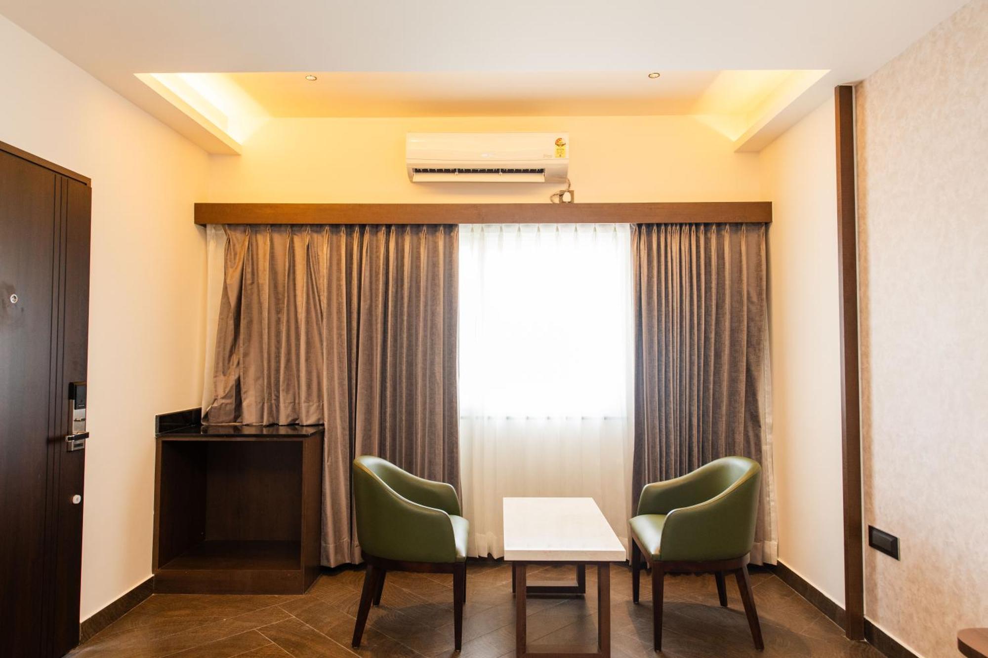 Hotel Mysore Radiance Exteriör bild