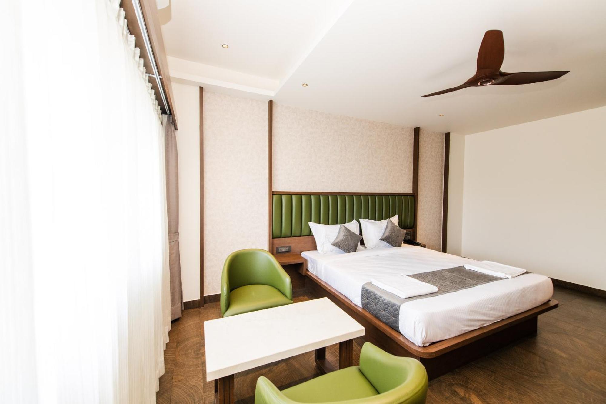 Hotel Mysore Radiance Exteriör bild